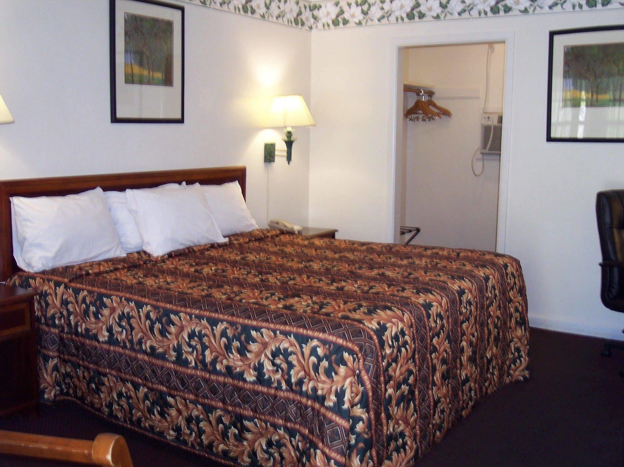 Shore Hills Motel Manasquan Exterior photo